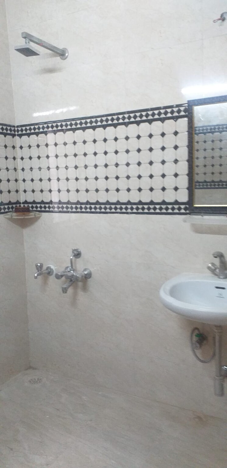 Bathroom, ansal-sushant-lok-i 3 Bedroom 215 Sq.Yd. Builder Floor In Sector 43 Gurgaon 9427429
