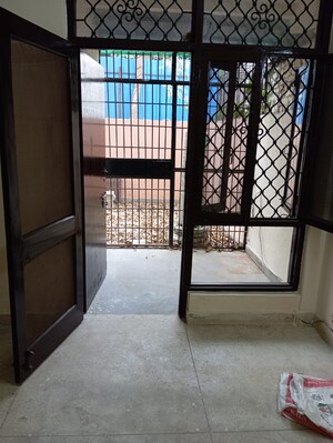 Room in 3 BHK Builder Floor at Mohit House, Sushant Lok I – for Rent