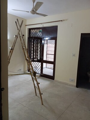 Room in 3 BHK Builder Floor at Mohit House, Sushant Lok I – for Rent