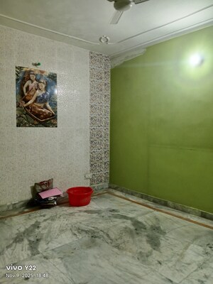 Room in 2 BHK Builder Floor at Sector 37 – for Rent