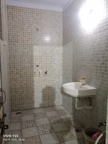 Bathroom in 2 BHK Builder Floor at Sector 37 – for Rent