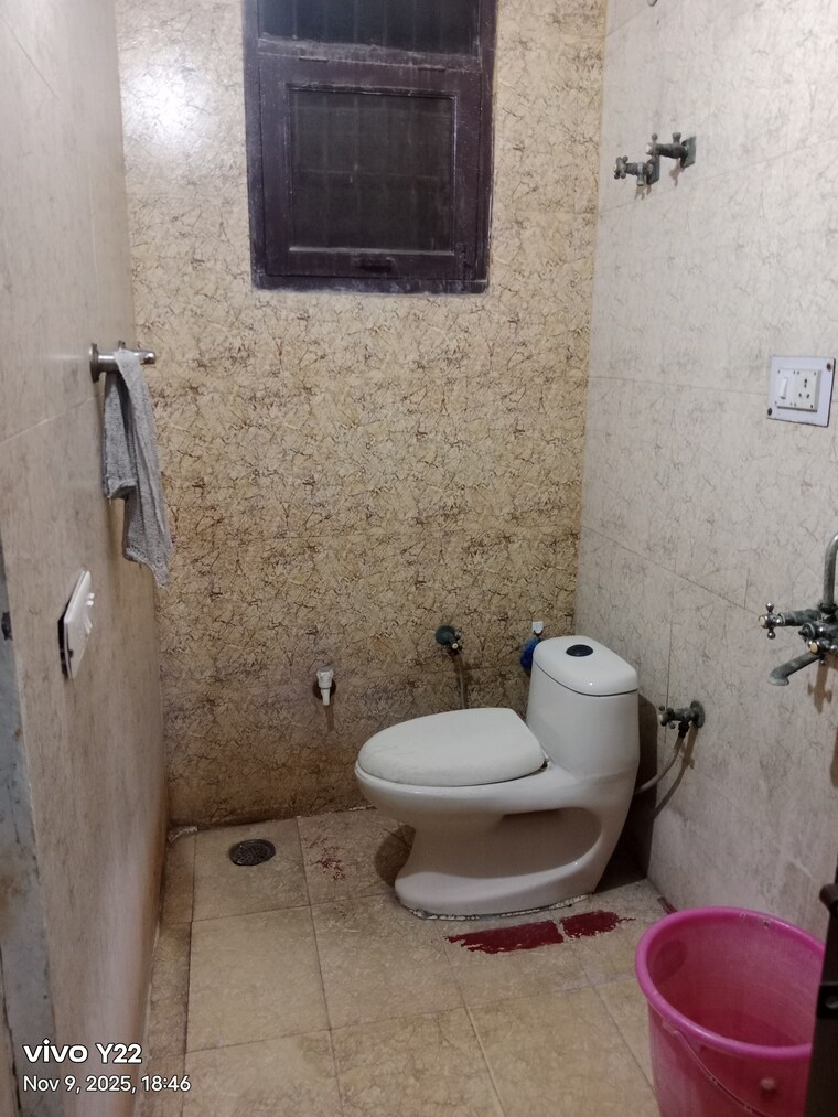 Bathroom, sector 37 2 Bedroom 1600 Sq.Ft. Builder Floor In Sector 37 Faridabad 9427448