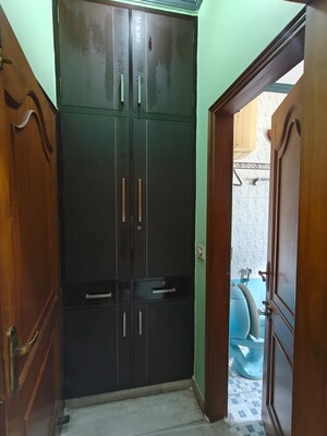 Furnished Amenities in 3 BHK Builder Floor at Gupta Awas, Sector 43 – for Rent