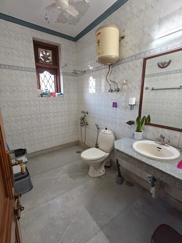 Team Area in 3 BHK Builder Floor at Gupta Awas, Sector 43 – for Rent