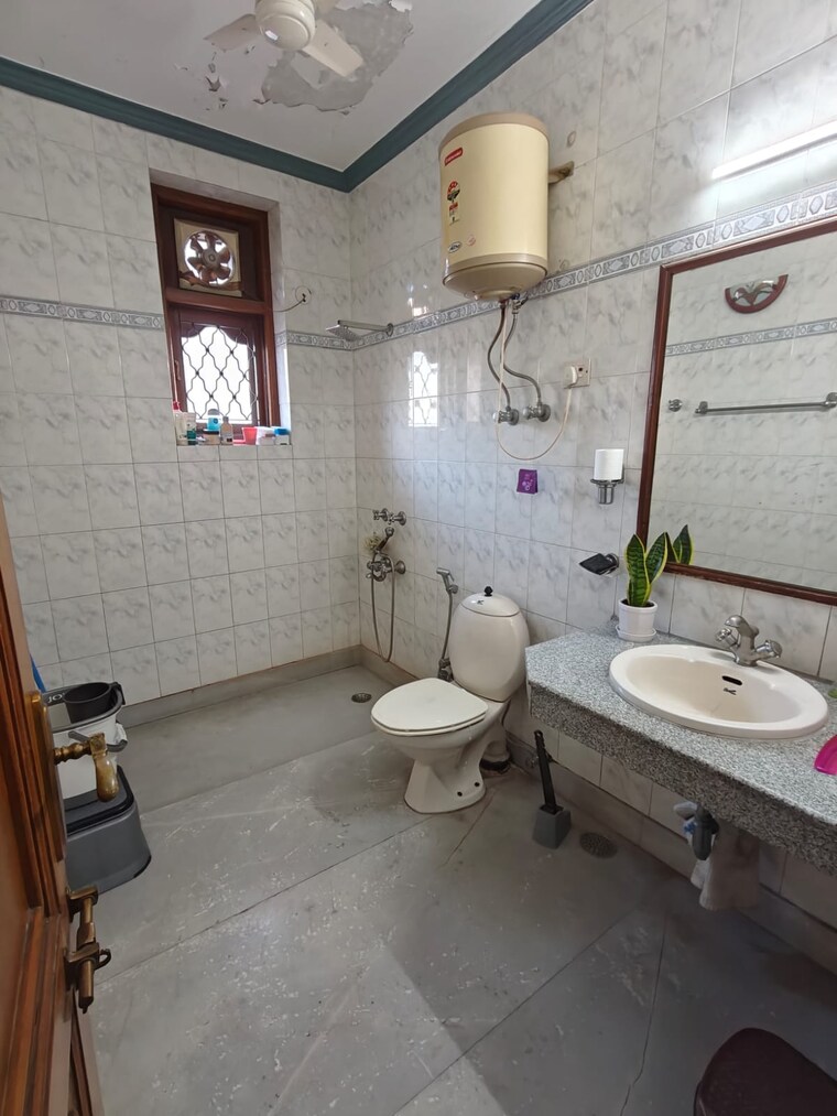 Team Area, gupta-awas 3 Bedroom 1450 Sq.Ft. Builder Floor In Sector 43 Gurgaon 9427440