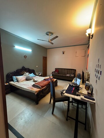 Bedroom in 3 BHK Builder Floor at Gupta Awas, Sector 43 – for Rent