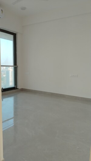 Bedroom in 2 BHK Apartment at Matunga West – for Rent