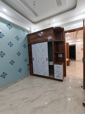 Room in 2 BHK Builder Floor at Green Home, Sector 73 – for Sale