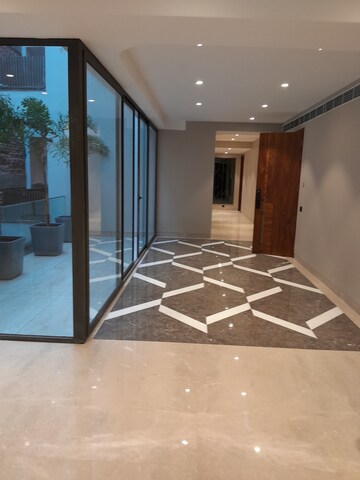 6+ BHK Independent House For Sale in Vasant Vihar