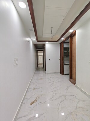 Building Lobby in 3 BHK Builder Floor at Sunshine Apartments Sector 73, Sector 73 – for Sale