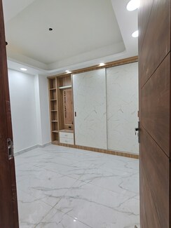 3 BHK + Servant Room Builder Floor For Sale in Sunshine Apartments Sector 73