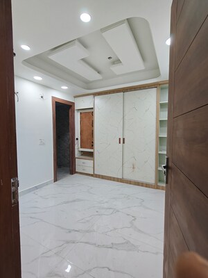 Room in 3 BHK Builder Floor at Sunshine Apartments Sector 73, Sector 73 – for Sale