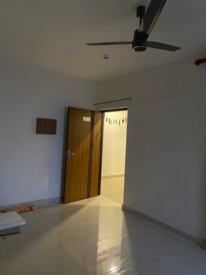 Furnished Amenities in 2.5 BHK Apartment at Signature Global Golf Greens, Sector 79 – for Rent