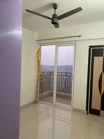 Furnished Amenities in 2.5 BHK Apartment at Signature Global Golf Greens, Sector 79 – for Rent