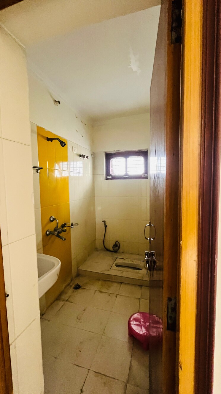 Bathroom, indraprastha 3 Bedroom 2100 Sq.Ft. Independent House In Indraprastha Dehradun 9427498