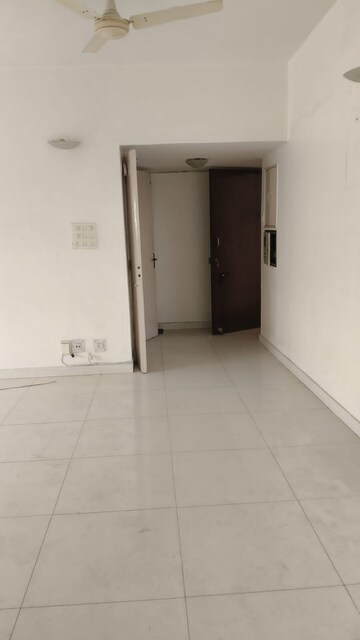 Room in 2.5 BHK Apartment at Mayur Vihar – for Sale