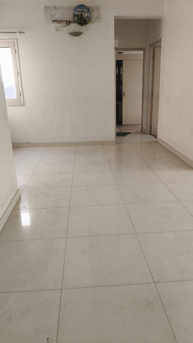 Room, mayur vihar 2.5 Bedroom 1345 Sq.Ft. Apartment In Mayur Vihar Delhi 9427521