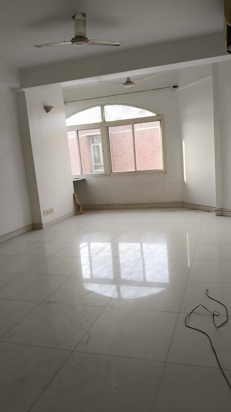 Room, mayur vihar 2.5 Bedroom 1345 Sq.Ft. Apartment In Mayur Vihar Delhi 9427521