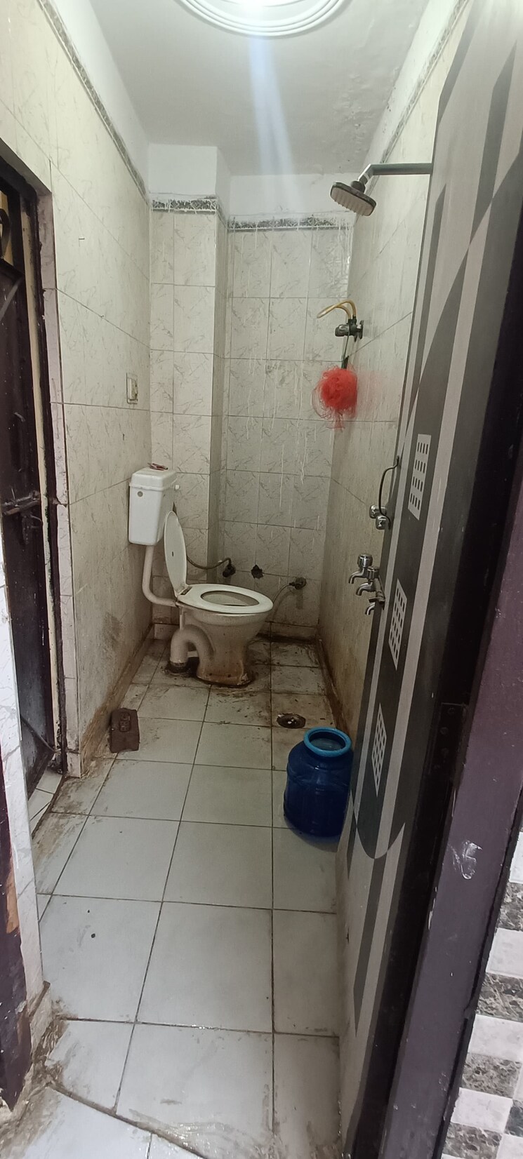 Bathroom, mayur vihar 1.5 Bedroom 450 Sq.Ft. Builder Floor In Mayur Vihar Delhi 9427531