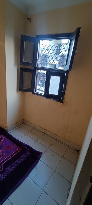 Furnished Amenities in 1.5 BHK Builder Floor at Mayur Vihar – for Rent