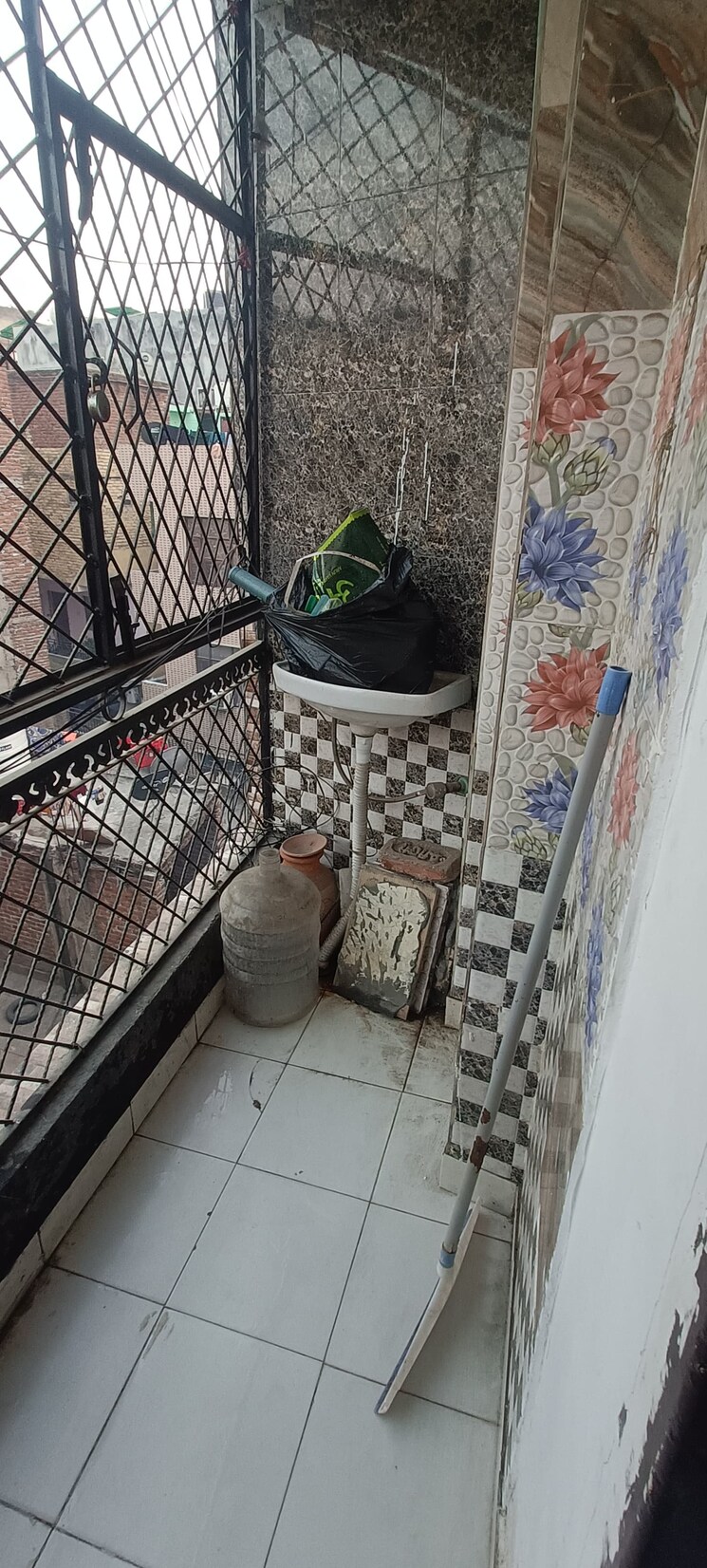 Balcony, mayur vihar 1.5 Bedroom 450 Sq.Ft. Builder Floor In Mayur Vihar Delhi 9427531