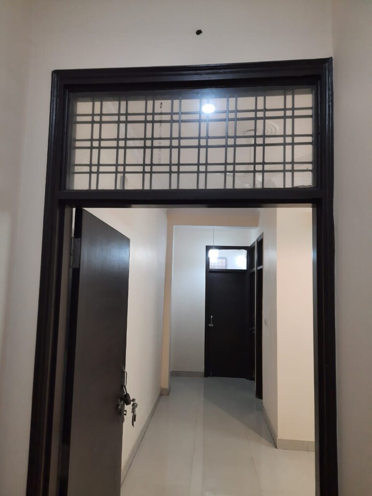Room, mayur vihar 1.5 Bedroom 550 Sq.Ft. Builder Floor In Mayur Vihar Delhi 9427546