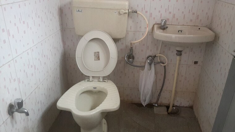 Bathroom, rt nagar 1 Bedroom 780 Sq.Ft. Independent House In Rt Nagar Bangalore 9427584