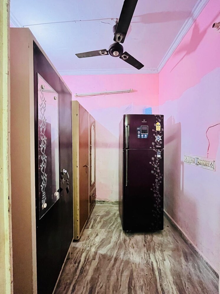 Living Room, kailash colony 2 Bedroom 100 Sq.Yd. Builder Floor In Kailash Colony Delhi 9427606