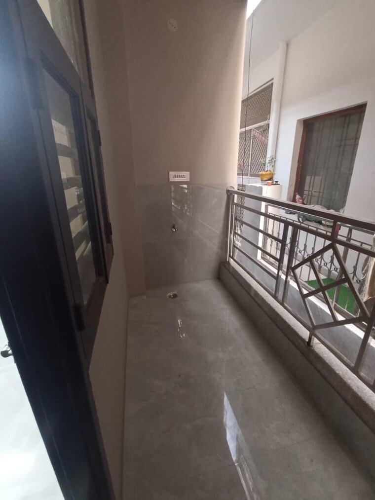 Balcony, sector 8 dwarka 2 Bedroom 80 Sq.Yd. Builder Floor In Sector 8 Dwarka Delhi 9427627