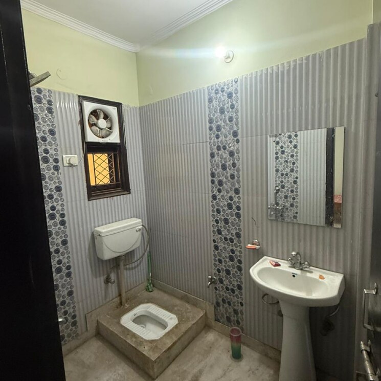Bathroom, sector 7 dwarka Pg For Boys In Sector 7 Dwarka 9311483