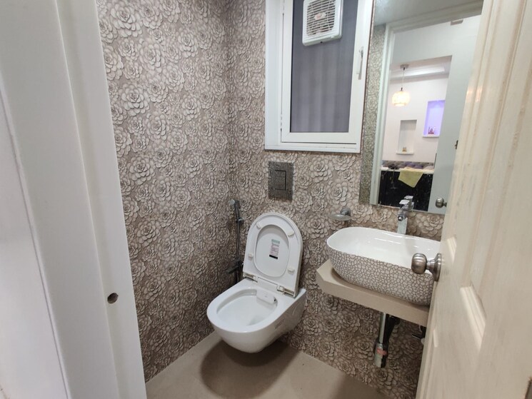 Bathroom, chamunda-niwas-apartment 1 Bedroom 450 Sq.Ft. Apartment In Santacruz West Mumbai 9427677
