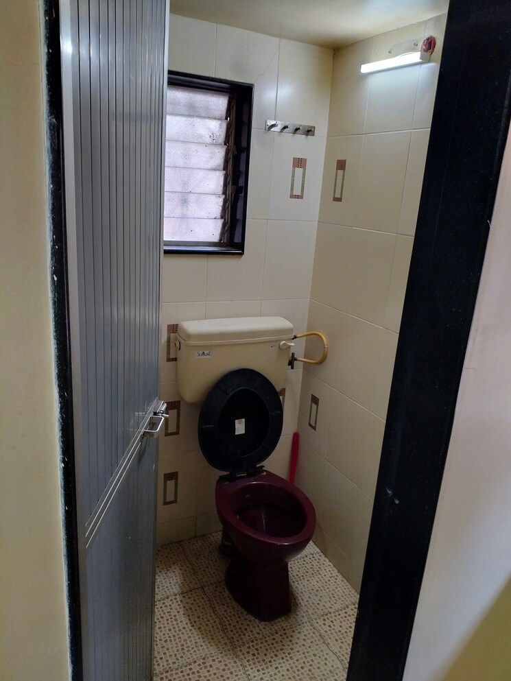 Bathroom, gulmohar-chs-chembur 2 Bedroom 800 Sq.Ft. Apartment In Chembur Mumbai 9427719