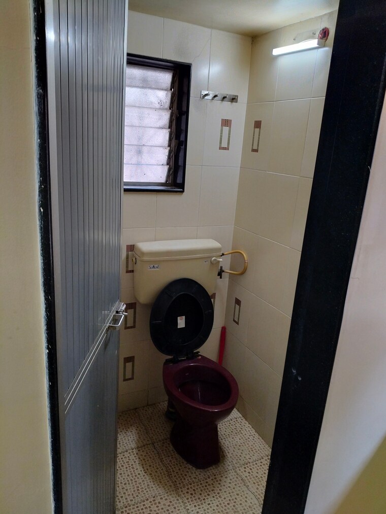 Bathroom, gulmohar-chs-chembur 2 Bedroom 800 Sq.Ft. Apartment In Chembur Mumbai 9427719