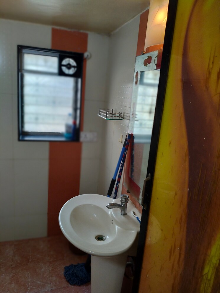 Bathroom, gulmohar-chs-chembur 2 Bedroom 800 Sq.Ft. Apartment In Chembur Mumbai 9427719