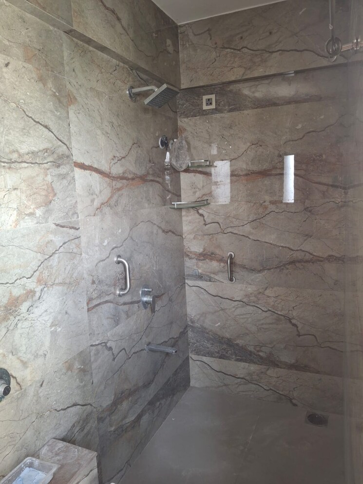 Bathroom, sugee-laxmi-niwas 2 Bedroom 900 Sq.Ft. Apartment In Dadar West Mumbai 9427730