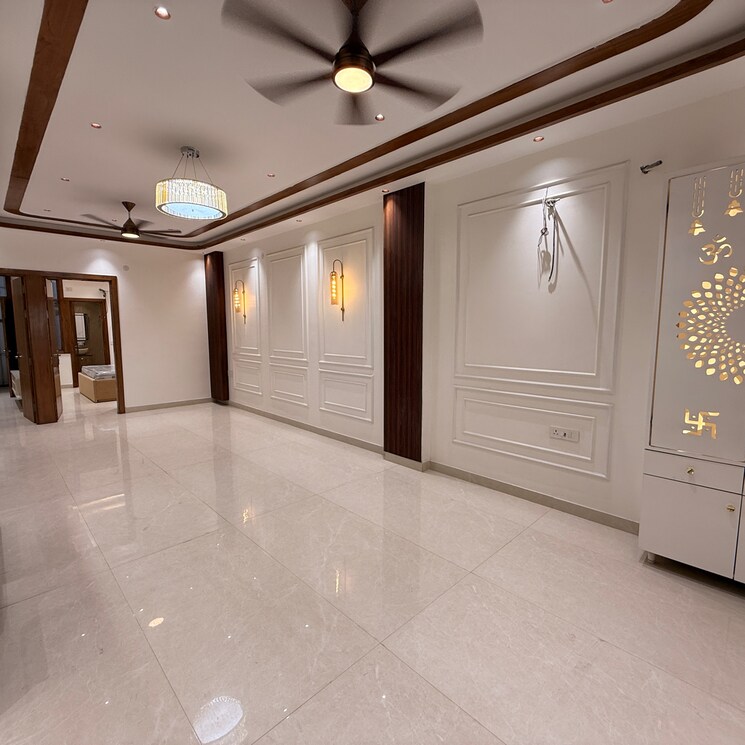 Room, connaught place 3 Bedroom 2200 Sq.Ft. Independent House In Connaught Place Delhi 9427766