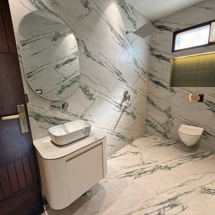 Bathroom, connaught place 3 Bedroom 2200 Sq.Ft. Independent House In Connaught Place Delhi 9427766