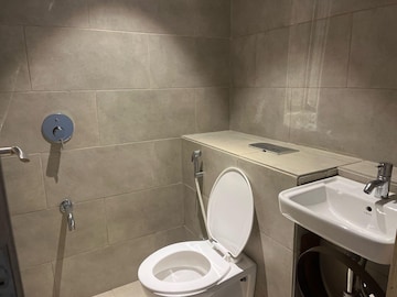 Bathroom in 4 BHK Apartment at Rustomjee Crown, Prabhadevi – for Rent