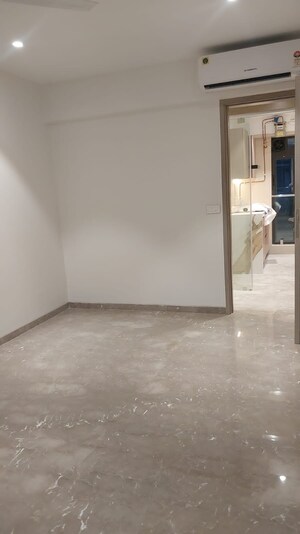 Room in 3 BHK Apartment at L Nagpal Bhagirathi Sadan, Khar West – for Rent