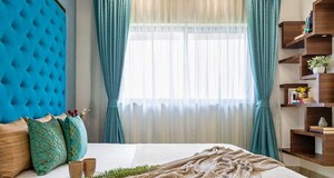 Bedroom in 5 BHK Apartment at Peninsula Ashok Towers, Parel – for Rent