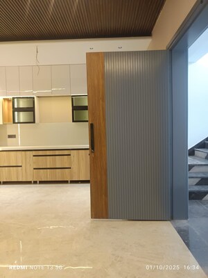 Room in 6 BHK Independent House at Patiala Road – for Sale