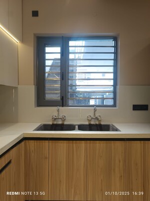 Room in 6 BHK Independent House at Patiala Road – for Sale