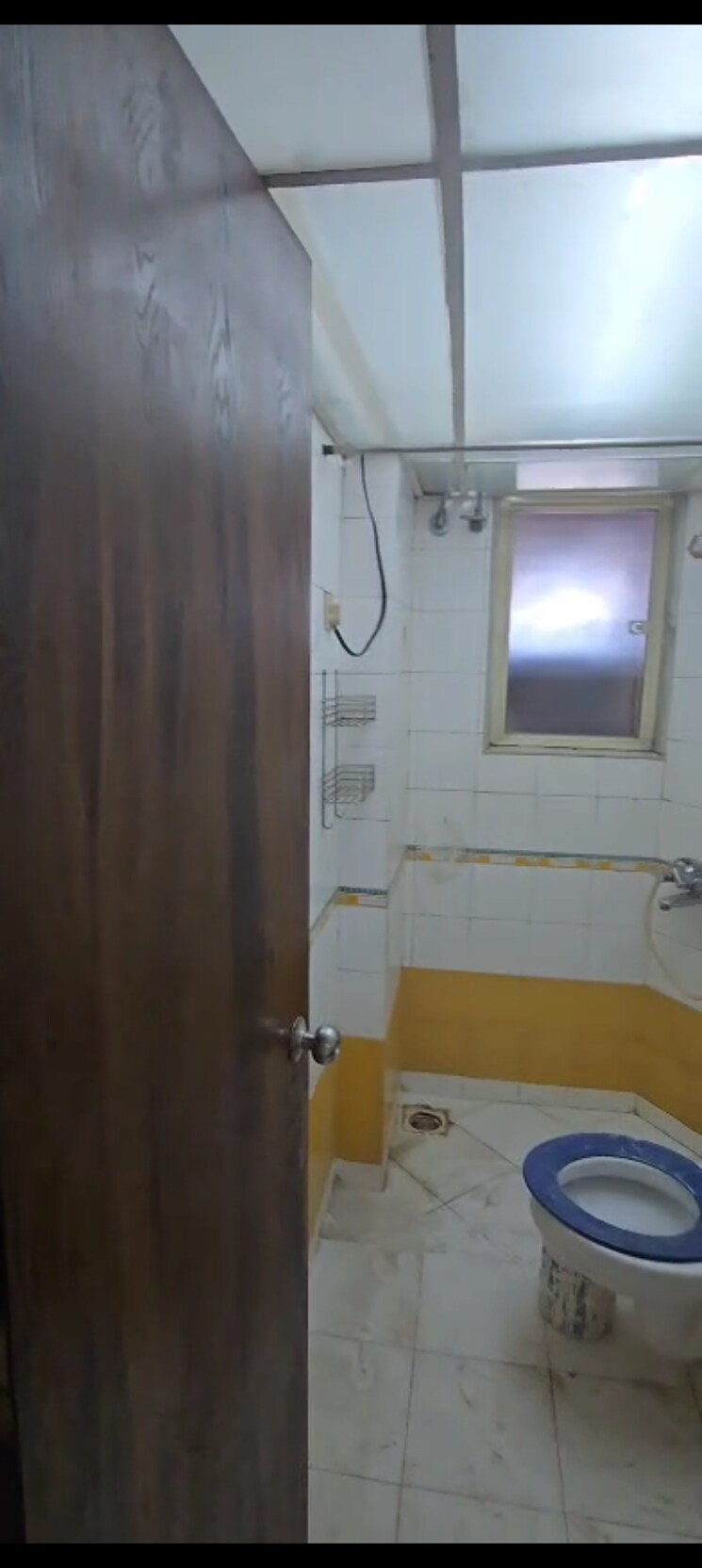 Bathroom, rna-hills 3 Bedroom 1200 Sq.Ft. Apartment In Andheri East Mumbai 9427924