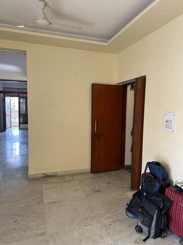 Room in 3 BHK Apartment at Gardenia Golf City, Sector 75 – for Rent