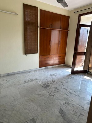 Room in 3 BHK Apartment at Gardenia Golf City, Sector 75 – for Rent