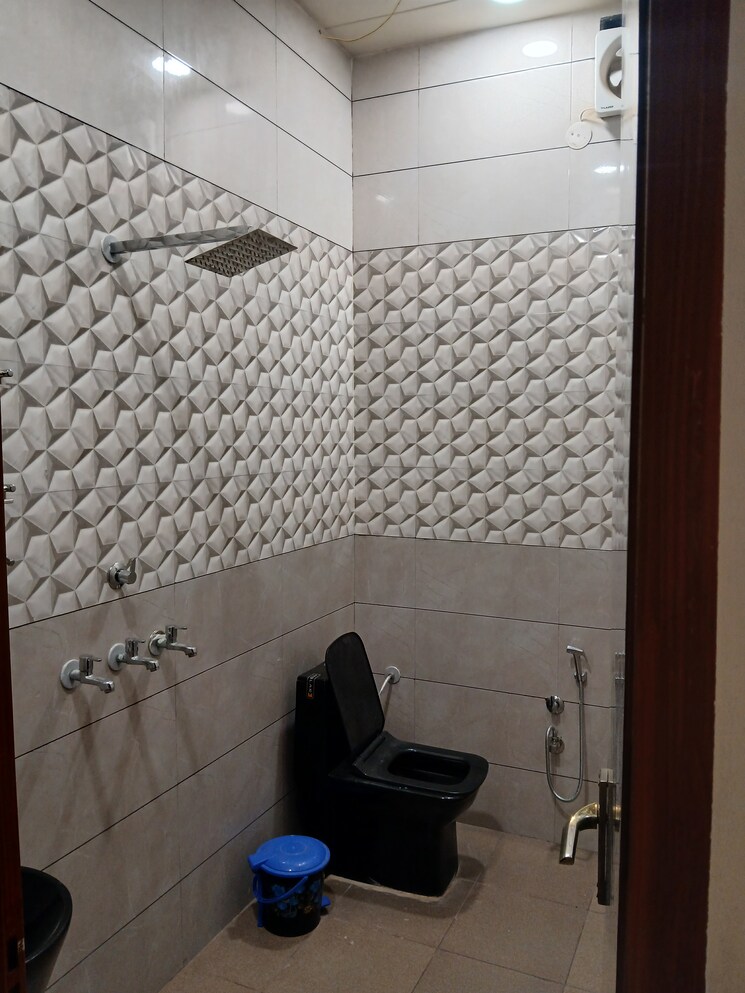 Bathroom, sector 14 1 RK 100 Sq.Yd. Builder Floor In Sector 14 Hisar 9427998
