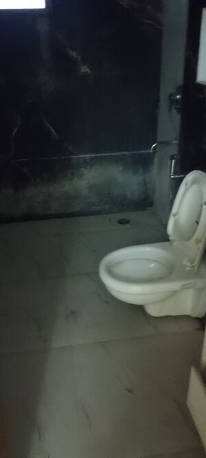 Bathroom in 1 RK Builder Floor at Sector 16 – for Rent