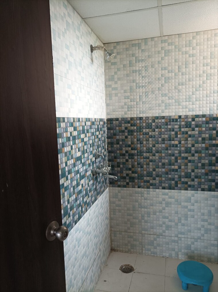 Bathroom, rof-aalayas-phase-2 3 Bedroom 864 Sq.Ft. Apartment In Sector 102 Gurgaon 9428029