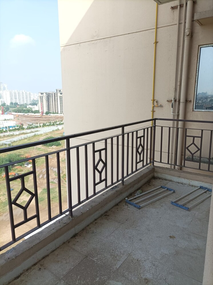 Balcony, rof-aalayas-phase-2 3 Bedroom 864 Sq.Ft. Apartment In Sector 102 Gurgaon 9428029