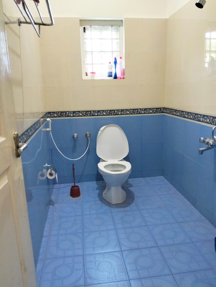 Bathroom, bagaluru 4 Bedroom 4500 Sq.Ft. Independent House In Bagaluru Bangalore 9428042